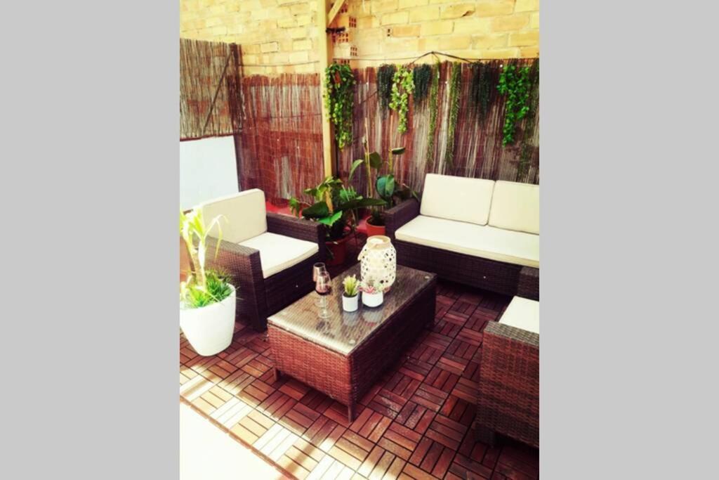 M4 Cool Terrace. 1 Min To Metro. 15 Min To Center Apartamento Esplugues de Llobregat Exterior foto