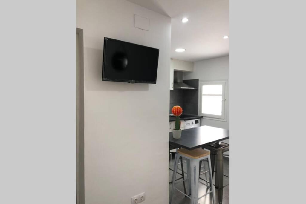 M4 Cool Terrace. 1 Min To Metro. 15 Min To Center Apartamento Esplugues de Llobregat Exterior foto